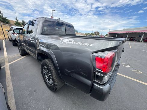 Used 2019 Toyota Tacoma TRD Sport w/ Technology Package RWD image 5