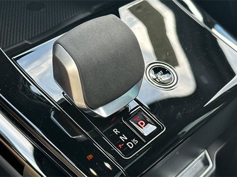 Certified 2025 Land Rover Range Rover Sport SE image 21