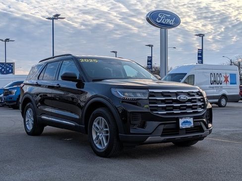 Certified 2025 Ford Explorer Active AWD/4WD image 2