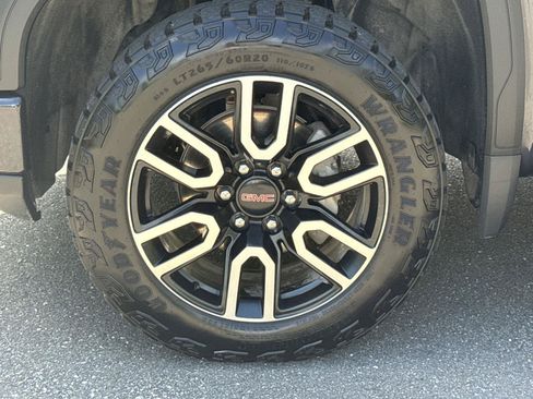 Used 2024 GMC Sierra 1500 AT4 w/ Technology Package AWD/4WD image 7