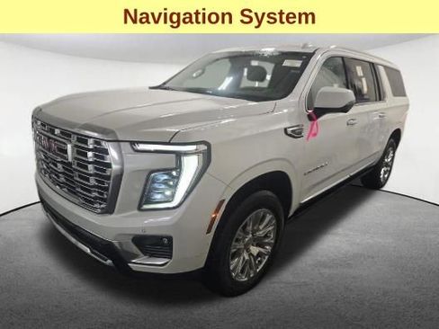 Used 2025 GMC Yukon XL Denali w/ Sun & Power Step Package image 4