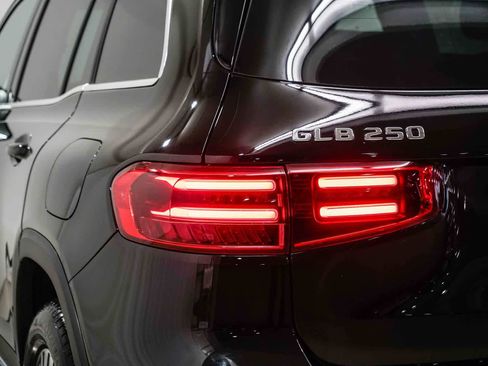 Used 2026 Mercedes-Benz GLB 250 image 9