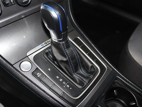Used 2016 Volkswagen e-Golf SE FWD image 22