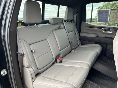 Used 2024 Chevrolet Silverado 1500 LT Trail Boss w/ Convenience Package II AWD/4WD image 20