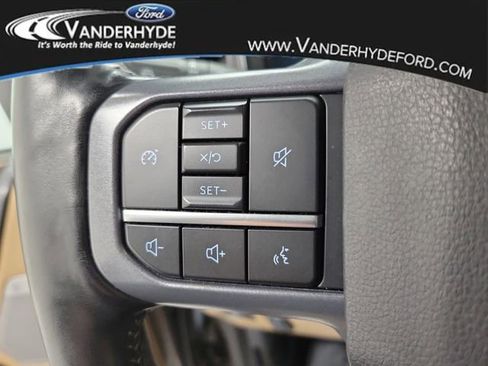 Used 2023 Ford F250 Lariat w/ Chrome Package image 26