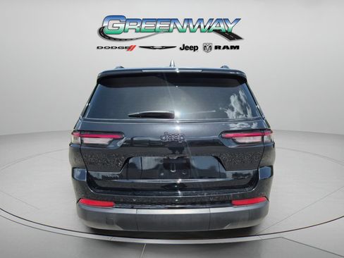 Used 2023 Jeep Grand Cherokee L Altitude AWD/4WD image 2