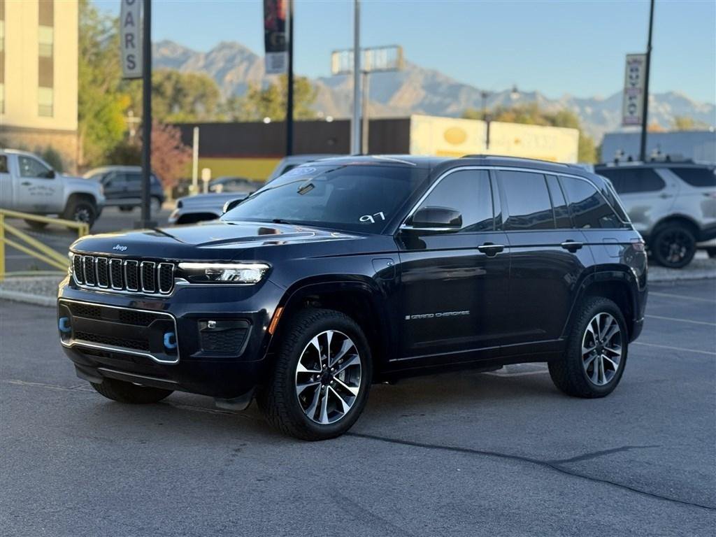 Used 2023 Jeep Grand Cherokee Overland AWD/4WD image 3