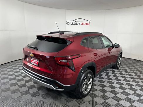 Used 2025 Chevrolet Trax LT w/ LT Convenience Package image 9