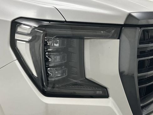 Used 2022 GMC Yukon XL AT4 AWD/4WD image 25