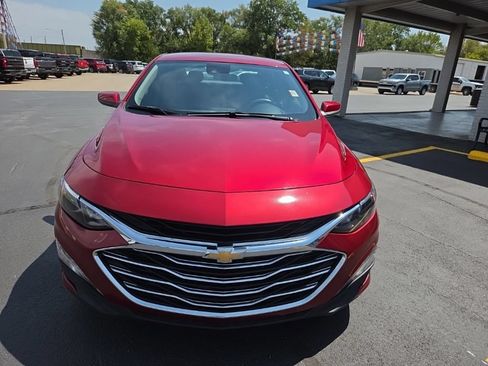 Used 2025 Chevrolet Malibu LT FWD image 2