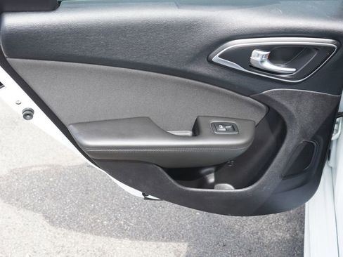 Used 2016 Chrysler 200 Limited FWD image 27