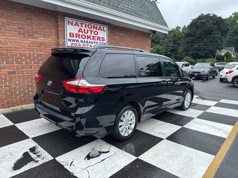 Used 2015 Toyota Sienna XLE AWD/4WD image 3