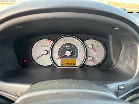 Used 2007 Kia Rondo LX image 14