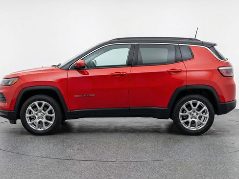 Used 2025 Jeep Compass Limited image 5