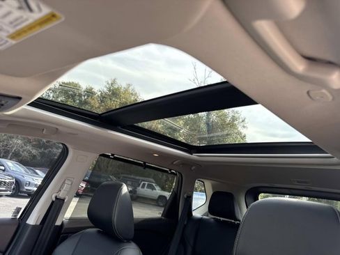 Used 2023 Nissan Rogue SL w/ SL Premium Package image 31