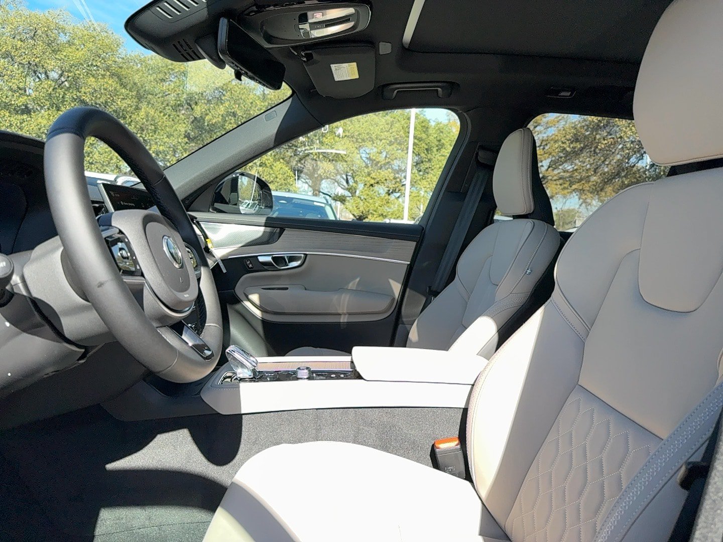 New 2026 Volvo XC90 T8 Plus w/ Protection Package Premier AWD/4WD image 12