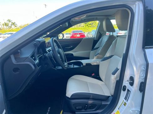 Certified 2025 Lexus ES 350 w/ Premium Package image 12