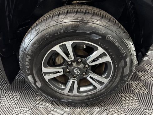Used 2018 Toyota Tacoma TRD Sport AWD/4WD image 18