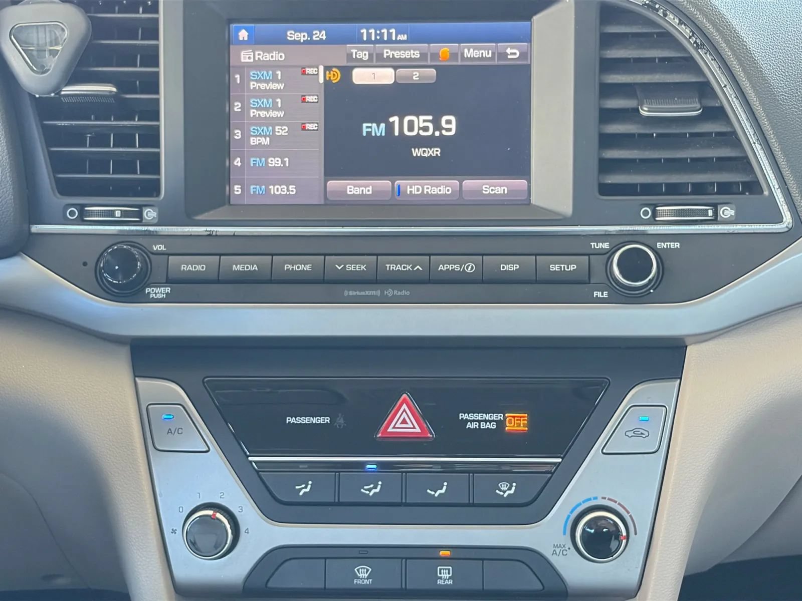 Used 2017 Hyundai Elantra SE FWD image 23
