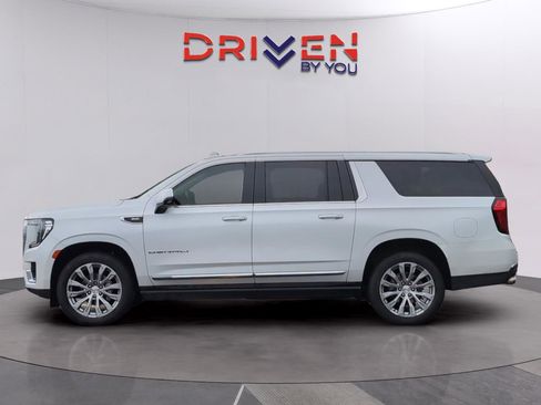 Used 2022 GMC Yukon XL Denali AWD/4WD image 2