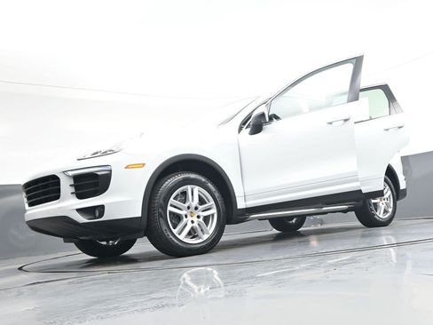 Used 2017 Porsche Cayenne Platinum Edition AWD/4WD image 39
