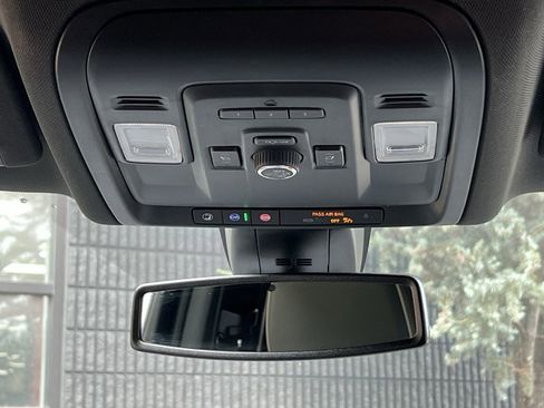 Used 2022 GMC Yukon XL SLT w/ SLT Luxury Package image 42