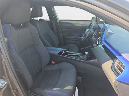 Used 2022 Toyota C-HR XLE FWD image 10