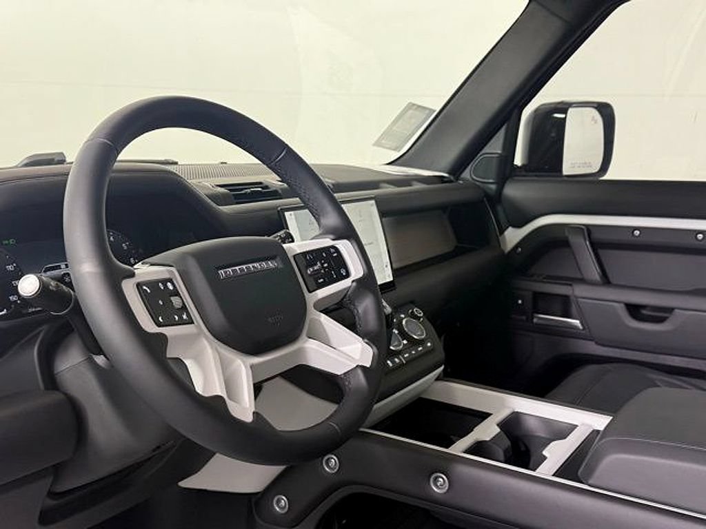 New 2025 Land Rover Defender 130 X-Dynamic SE AWD/4WD image 40