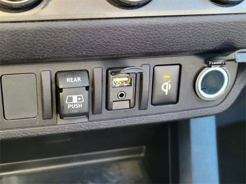 Used 2018 Toyota Tacoma SR5 image 29