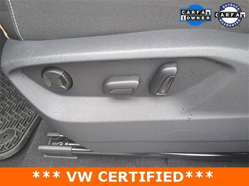 Used 2025 Volkswagen Atlas Cross Sport SE image 30