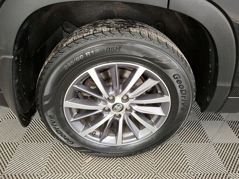 Used 2019 Toyota Highlander XLE image 28