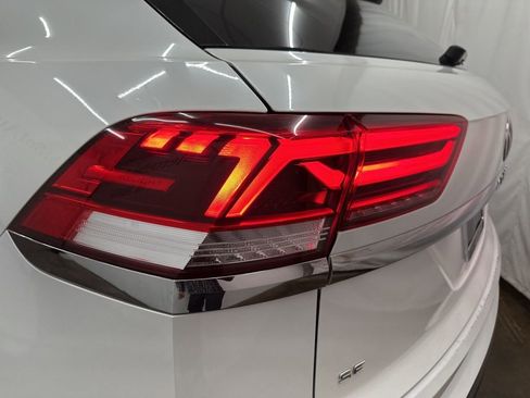 Used 2021 Volkswagen Atlas Cross Sport SE AWD/4WD image 24