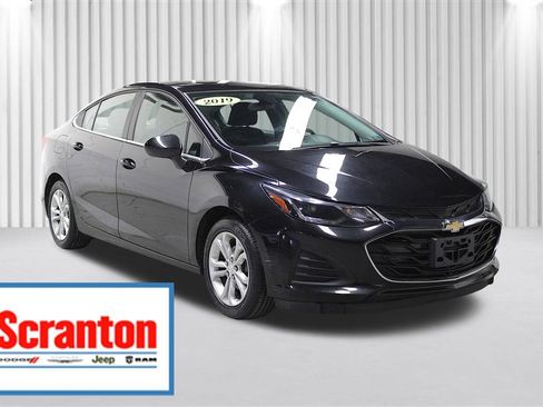 Used 2019 Chevrolet Cruze LT FWD image 1