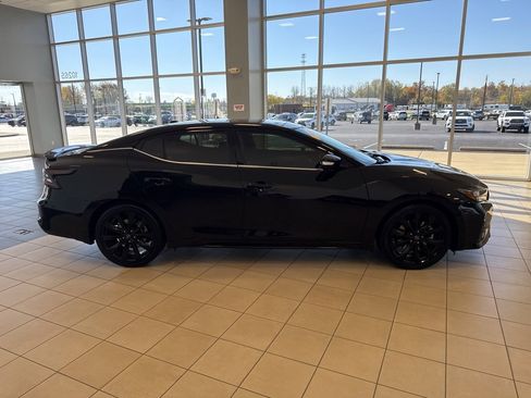 Used 2023 Nissan Maxima SR w/ Sport Mat Group image 6