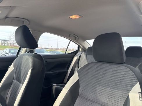 Used 2022 Nissan Versa SV image 8