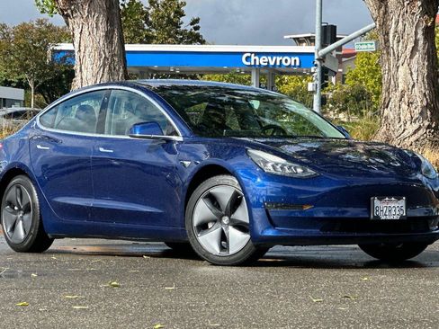 Used 2018 Tesla Model 3 Mid Range image 2