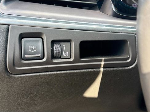 Used 2017 Cadillac XT5 Premium Luxury w/ Driver Assist Package image 11