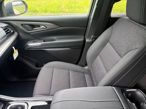 New 2026 Chevrolet Traverse LT w/ LPO, Floor Liner Package FWD image 17