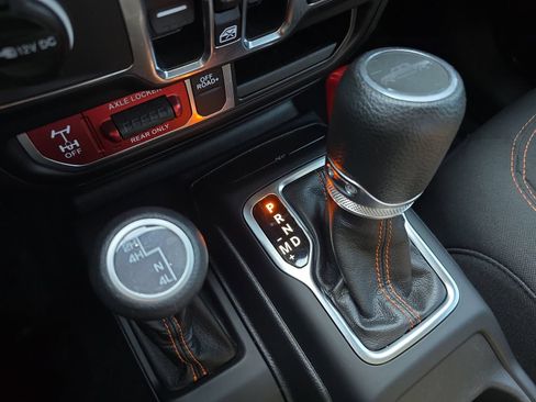 Used 2023 Jeep Gladiator Mojave AWD/4WD image 28