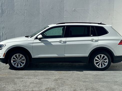 Used 2018 Volkswagen Tiguan SE w/ Panoramic Sunroof Package FWD image 6