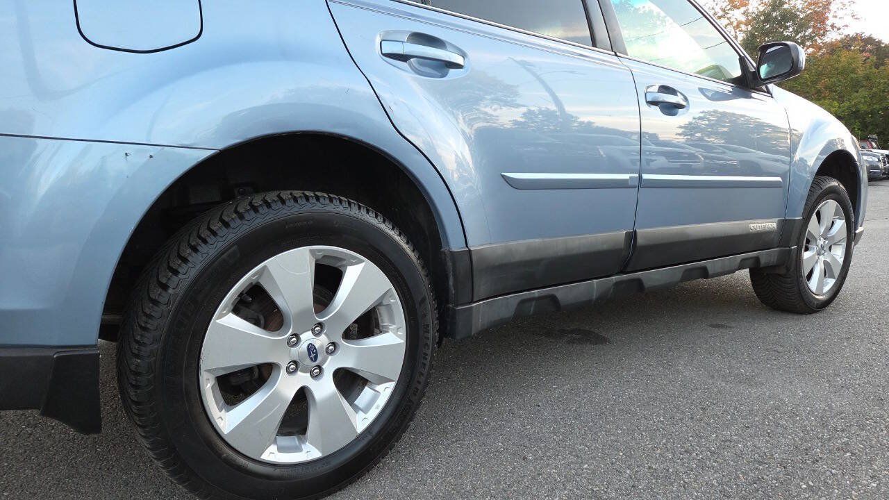 Used 2011 Subaru Outback 2.5i Limited AWD/4WD image 15