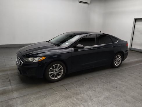 Used 2020 Ford Fusion SE FWD image 2