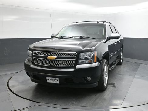 Used 2013 Chevrolet Avalanche LTZ image 30