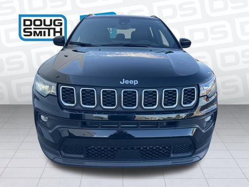 Used 2024 Jeep Compass Latitude image 2