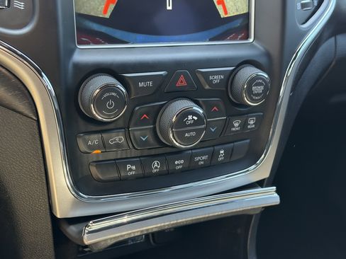 Used 2018 Jeep Grand Cherokee Altitude image 23