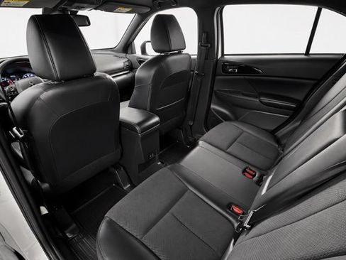 Used 2025 Mitsubishi Eclipse Cross AWD image 19