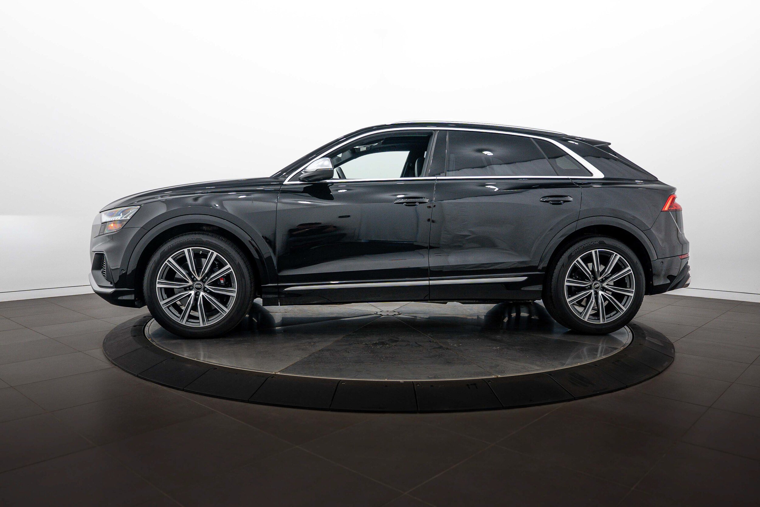 Certified 2023 Audi SQ8 Prestige AWD/4WD image 6