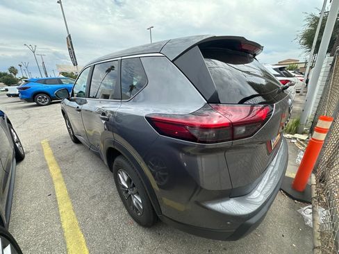Used 2024 Nissan Rogue S FWD image 3