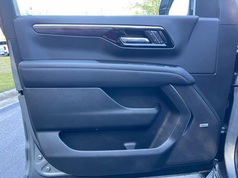 New 2025 Chevrolet Suburban Premier image 17