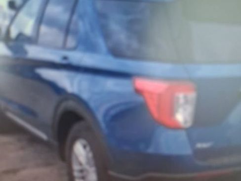Used 2022 Ford Explorer XLT w/ Equipment Group 202A RWD image 11